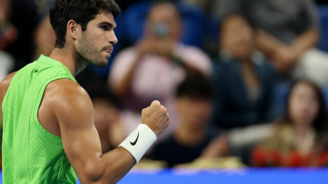 Qatar Open 2026: Alcaraz e Sinner chegam às quartas de Qatar Open 2026: Alcaraz e Sinner chegam às quartas de final com vitórias em dois sets