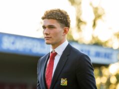 ‘Que começo’… Companheiros do Man Utd respondem à estreia do adolescente por empréstimo Lincoln City x Manchester United Sub-21: O Troféu Vertu