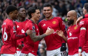 ‘Que jogador’… Diego Leon reage ao desempenho subestimado da estrela do Manchester United na vitória por 3-2 Casemiro comemora com seus companheiros durante a partida de futebol da Premier League entre Manchester United e Fulham, em Old Trafford, em Manchester, Inglaterra, em 2026.