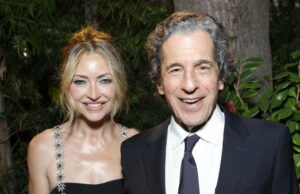 Quem é Peter Morton? O que saber sobre o namorado de Rebecca Gayheart Quem é Peter Morton O que saber sobre o bilionário de 78 anos flagrado beijando Rebecca Gayheart