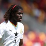 Adam Wharton jogando contra a Albânia pela Inglaterra.