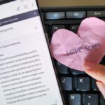 Querida Abby: Minha namorada do ensino médio está em um relacionamento à distância com um golpista