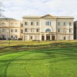 Quinze funcionários do hospital de saúde mental St Andrew's Healthcare (foto) em Northampton foram presos após alegações de estupro, maus-tratos e negligência