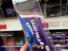 Razão surpreendente pela qual as lojas do Reino Unido estão trancando seus chocolates Razão surpreendente pela qual as lojas do Reino Unido estão trancando seus chocolates