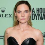 Rebecca Ferguson não nomeou o ator 'idiota' que gritou com ela e a fez chorar no set porque contar essa história 'não era sobre a pessoa'. Era sobre mim'