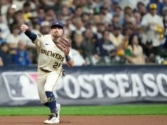 Red Sox adquire Caleb Durbin da Brewers em negociação de grande sucesso Caleb Durbin nº 21 dos Milwaukee Brewers lança para a primeira base durante o segundo jogo da National League Championship Series apresentado por LoanDepot entre o Los Angeles Dodgers e os Milwaukee Brewers no American Family Field na terça-feira, 14 de outubro de 2025 em Milwaukee, Wisconsin.