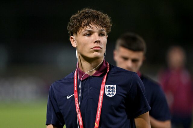 Relatório: Man Utd vai rivalizar com o Arsenal pelo garoto-prodígio inglês de 17 anos, conversas já em andamento
