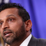 Relatório: Patel remove vários funcionários do FBI conectados à investigação de Trump Mar-a-Lago