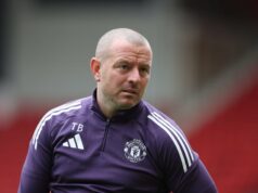 Relatório: Travis Binnion ‘se desesperou’ com uma fraqueza de Chido Obi para o Man Utd, mas ele melhorou muito Chido Obi jogando contra o Fulham U21