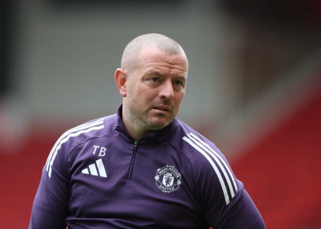 Chido Obi jogando contra o Fulham U21