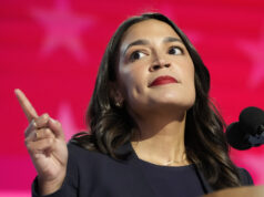 ‘Renuncie ou sofra impeachment’: assista à destruição de Pam Bondi pela AOC no cenário mundial 'Renuncie ou sofra impeachment': assista à destruição de Pam Bondi pela AOC no cenário mundial