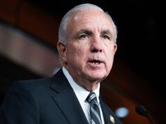 Republicano afirma que sempre ‘alertou’ Trump sobre o ICE Republicano afirma que sempre ‘alertou’ Trump sobre o ICE