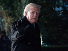 Republicano se une aos democratas em emenda constitucional para dar ao Congresso poder para rejeitar perdões de Trump Yahoo news home