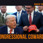 Um assessor de imprensa do FBI se aproxima do Centro Eleitoral e Centro de Operações do Condado de Fulton, quarta-feira, 28 de janeiro de 2026, em Union City, Geórgia (Arvin Temka/Atlanta Journal-Constitution via AP)