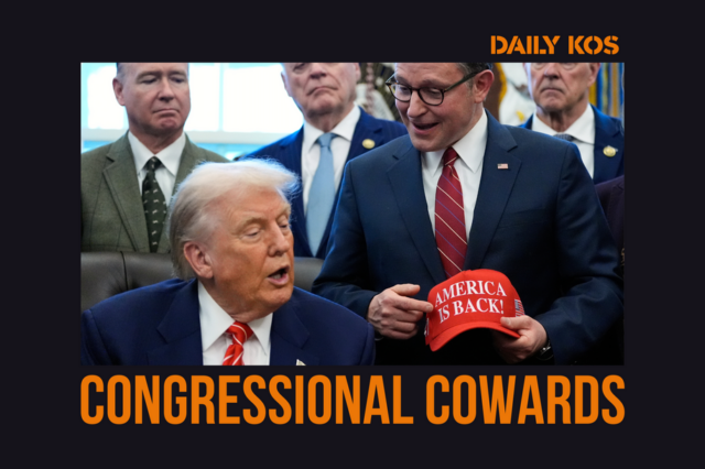 Um assessor de imprensa do FBI se aproxima do Centro Eleitoral e Centro de Operações do Condado de Fulton, quarta-feira, 28 de janeiro de 2026, em Union City, Geórgia (Arvin Temka/Atlanta Journal-Constitution via AP)