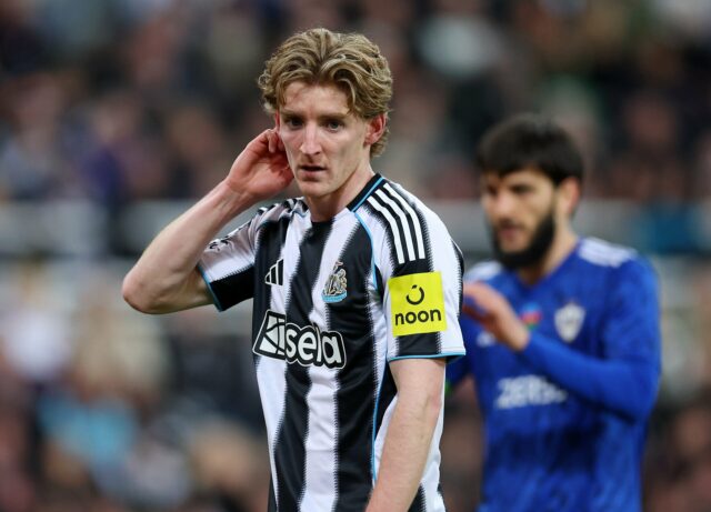 Reviravolta no contrato de Anthony Gordon surge após ser vinculado a uma transferência para o Man Utd
