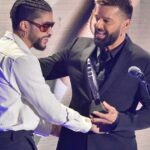 Ricky Martin escreve homenagem a Bad Bunny após sua histórica vitória no Grammy