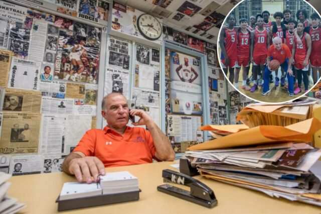 Ron Naclerio, treinador único, está legitimamente no topo da lista de vencedores do basquete estadual de Nova York
