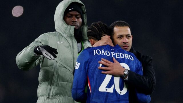 Rosenior elogia a 'extrema resistência mental' do Chelsea revitalizado
