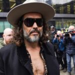 Russell Brand se declara inocente de novas acusações de estupro e agressão sexual