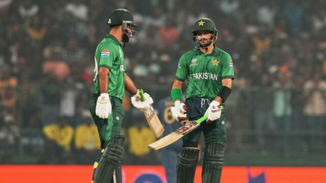 Sahibzada Farhan e Fakhar Zaman registram a maior parceria na história da Copa do Mundo T20
