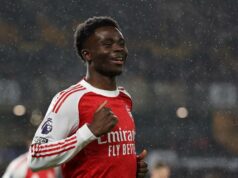 Saka assina novo contrato com o Arsenal até 2031 Saka assina novo contrato com o Arsenal até 2031