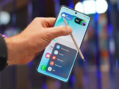 Samsung diz que uma caneta S Pen de última geração está em desenvolvimento Uma pessoa segurando o Samsung Galaxy S26 Ultra mostrando o menu Privacy Display