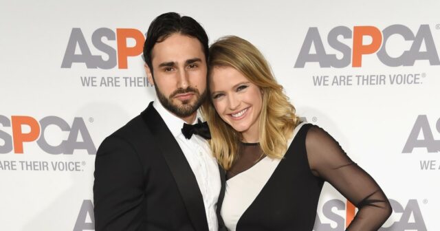 Jessica Alba e mais pais descrevem hilariantemente crianças que os encontram fazendo sexo