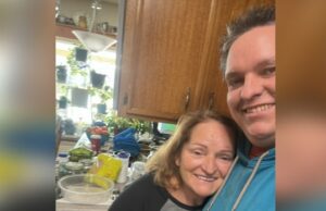 Sask. Homem luta contra alces famintos com punhos, pá e balas para salvar sua mãe Ícone de conversão de texto em fala