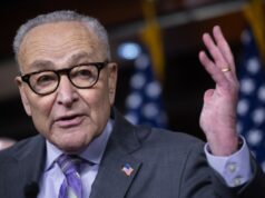 Schumer chama a reivindicação de renomeação da Penn Station de Trump de uma ‘mentira absoluta’ Schumer chama a reivindicação de renomeação da Penn Station de Trump de uma 'mentira absoluta'