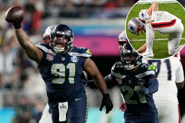 Byron Murphy II comemorando uma recuperação complicada com seu companheiro de equipe Devon Witherspoon no Super Bowl 60.