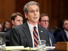 Secretário do Tesouro dos EUA se recusa a descartar futuros processos judiciais do Federal Reserve Os senadores Elizabeth Warren e Tim Scott em um painel do Congresso