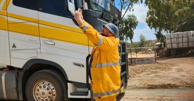 Sem energia, sem cobertura móvel, sem segurança: os bombeiros WA lutam para permanecer conectados
