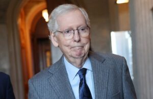 Senador Mitch McConnell, 83, hospitalizado com ‘sintomas semelhantes aos da gripe’ O ex-senador Ben Sasse anuncia diagnóstico de câncer de pâncreas em estágio 4