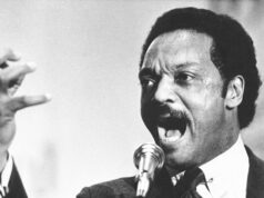 Sete momentos cruciais na vida de Jesse Jackson Jesse Jackson (centro) lidera um protesto em 1970 em Nova York pela Operação Breadbasket, uma campanha de desenvolvimento econômico.