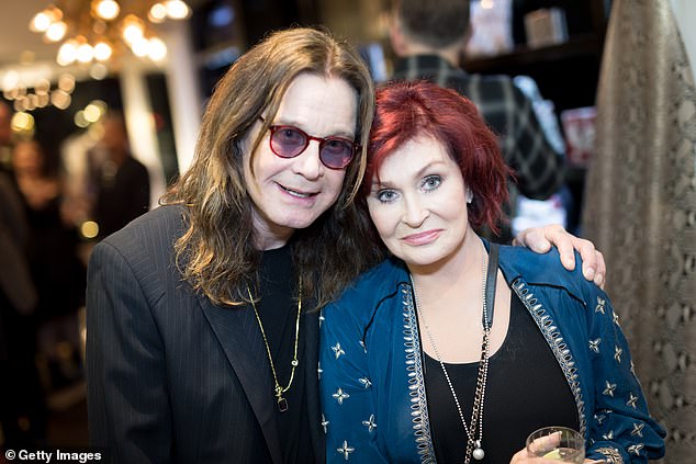Sharon Osbourne 'está em negociações para criar um show holográfico Sharon Osbourne está supostamente em negociações para criar um show holográfico do último show de seu falecido marido Ozzy no Black Sabbath; retratado em 2017