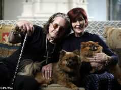 Sharon Osbourne marca seu primeiro Dia dos Namorados sem Ozzy em uma postagem comovente ao chamá-lo de ‘Namorado Eterno’ Sharon Osbourne, 73, marcou seu primeiro Dia dos Namorados sem seu falecido marido Ozzy ao compartilhar uma postagem comovente (foto juntos)