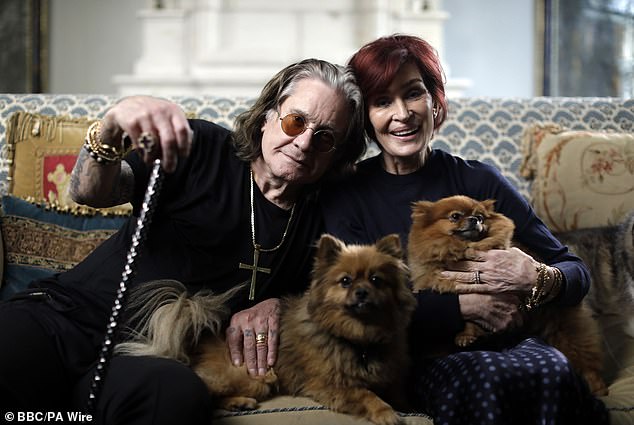 Sharon Osbourne, 73, marcou seu primeiro Dia dos Namorados sem seu falecido marido Ozzy ao compartilhar uma postagem comovente (foto juntos)