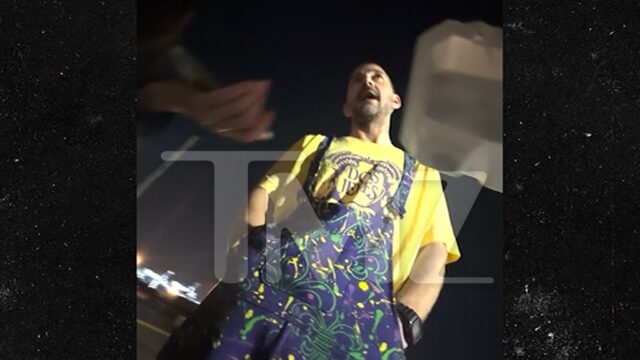 Shia LaBeouf elogia a igreja e o clipe de sexo shia-labeouf-bêbado-tomando-religião-kal-wm-02-18-2026