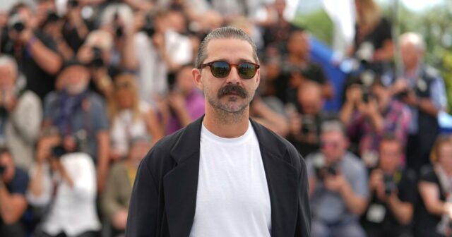 Shia LaBeouf passará por reabilitação ordenada por juiz após incidente no Mardi Gras
