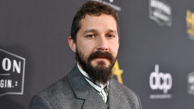 Shia LaBeouf posta 'Free Me' após prisão no Mardi Gras
