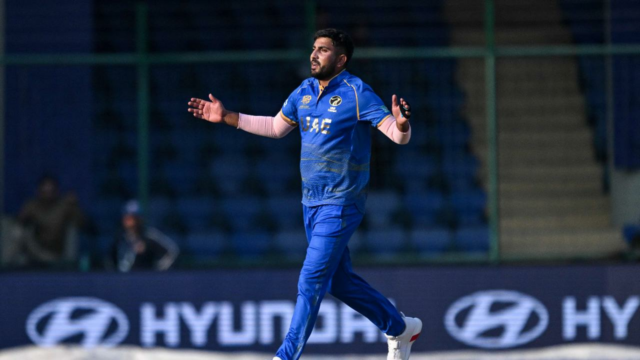 Siddique cinco estrelas faz história para os Emirados Árabes Unidos
