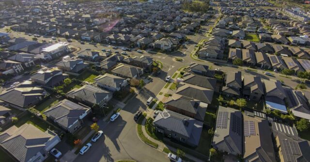 Sindicatos afirmam que polêmico corte de impostos 'prejudica trabalhadores' Sindicatos dizem que dar descontos fiscais aos proprietários está prejudicando os trabalhadores australianos