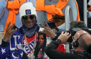 Snoop Dogg assume o papel de embaixador olímpico da alegria da NBC enquanto os Jogos mudam para sua cidade natal Snoop Dogg assume o papel de embaixador olímpico da alegria da NBC enquanto os Jogos mudam para sua cidade natal
