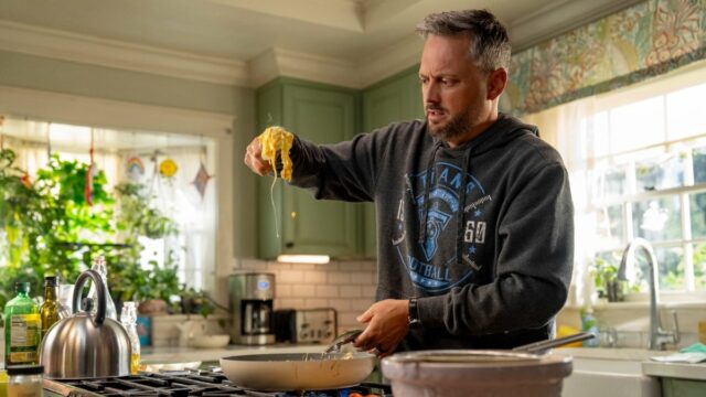 Sony empurra 'The Breadwinner' de Nate Bargatze para lançamento em maio
