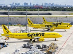Spirit Airlines venderá 20 jatos, lembra comissários de bordo dispensados enquanto luta contra a falência Três aviões Spirit Airlines Airbus A321 estacionados no aeroporto de Fort Lauderdale.