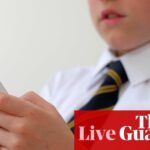 Starmer diz que o governo vai endurecer as regras sobre o uso das mídias sociais por adolescentes e permanece de “mente aberta” sobre a proibição de menores de 16 anos – política do Reino Unido ao vivo