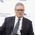 Starmer envia grupo de ataque do Reino Unido ao Ártico, cita a crescente ameaça da Rússia enquanto Trump pressiona acordo com a Groenlândia