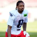 Stefon Diggs, do New England Patriots, participando de treinos durante os treinos antes do Super Bowl LX.