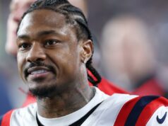 Stefon Diggs invisível na derrota do Patriots no Super Bowl 2026 com o tempo se esgotando para o título indescritível Stefon Diggs, nº 8 do New England Patriots, afastado durante o Super Bowl LX contra o Seattle Seahawks.